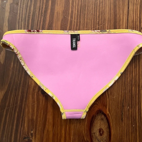 TRIANGL SWIMWEAR Neoprene Yellow Floral Bikini Bottom Size Medium - Picture 7 of 7